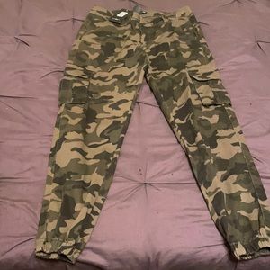 NEW never worn camo joggers